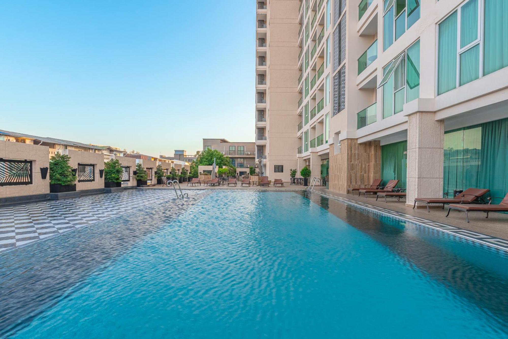 City Garden Tower By Pattaya Holiday Экстерьер фото